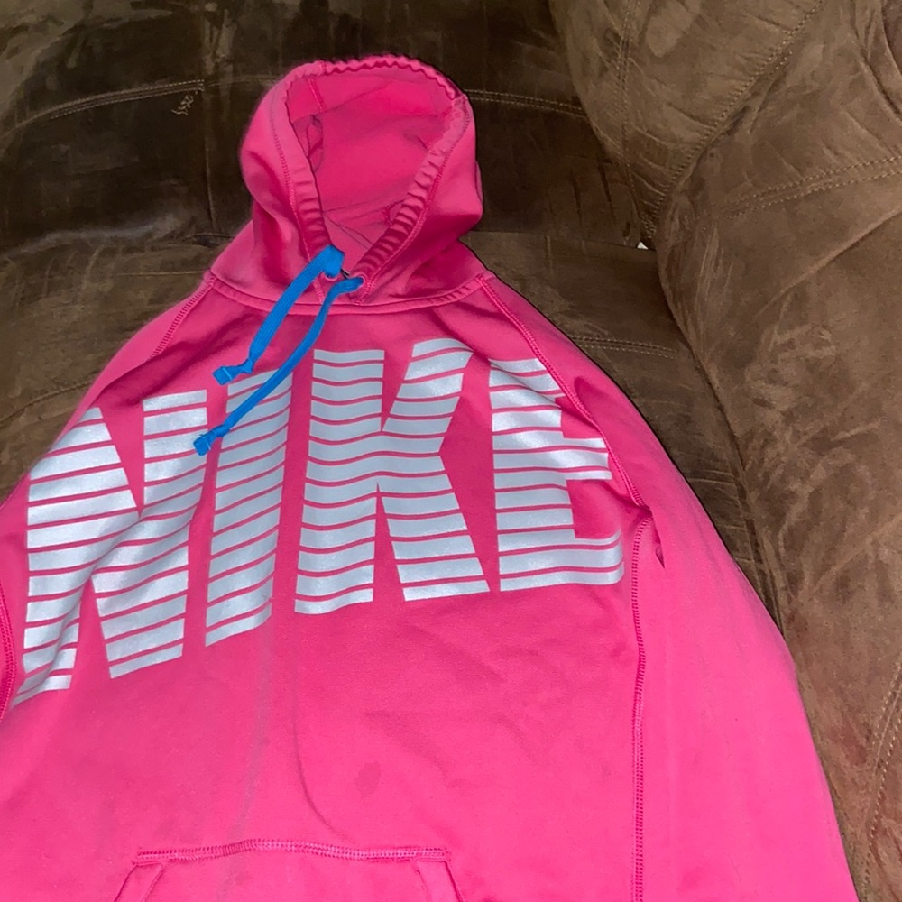Nike’s women’s Therma fit hoodie